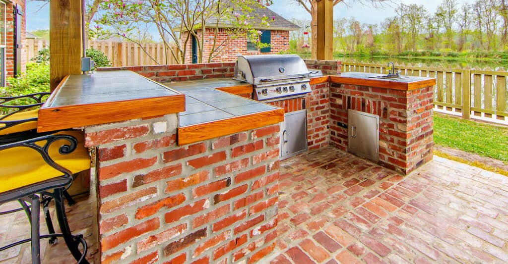 https://www.theflamecompany.com/wp-content/uploads/2023/04/outdoor-kitchen-planning-1024x533.jpeg